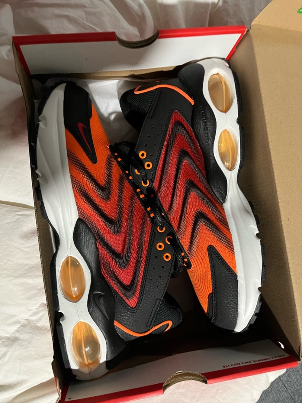 Air max te se Men's Black & Orange Athletic Sneaker